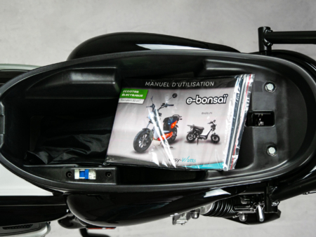 Coffre sous la selle du scooter électrique E-Bonzaï