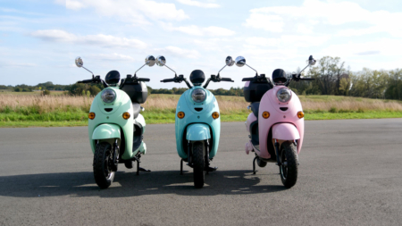 Scooter électrique pas cher mais suréquipé avec un super style